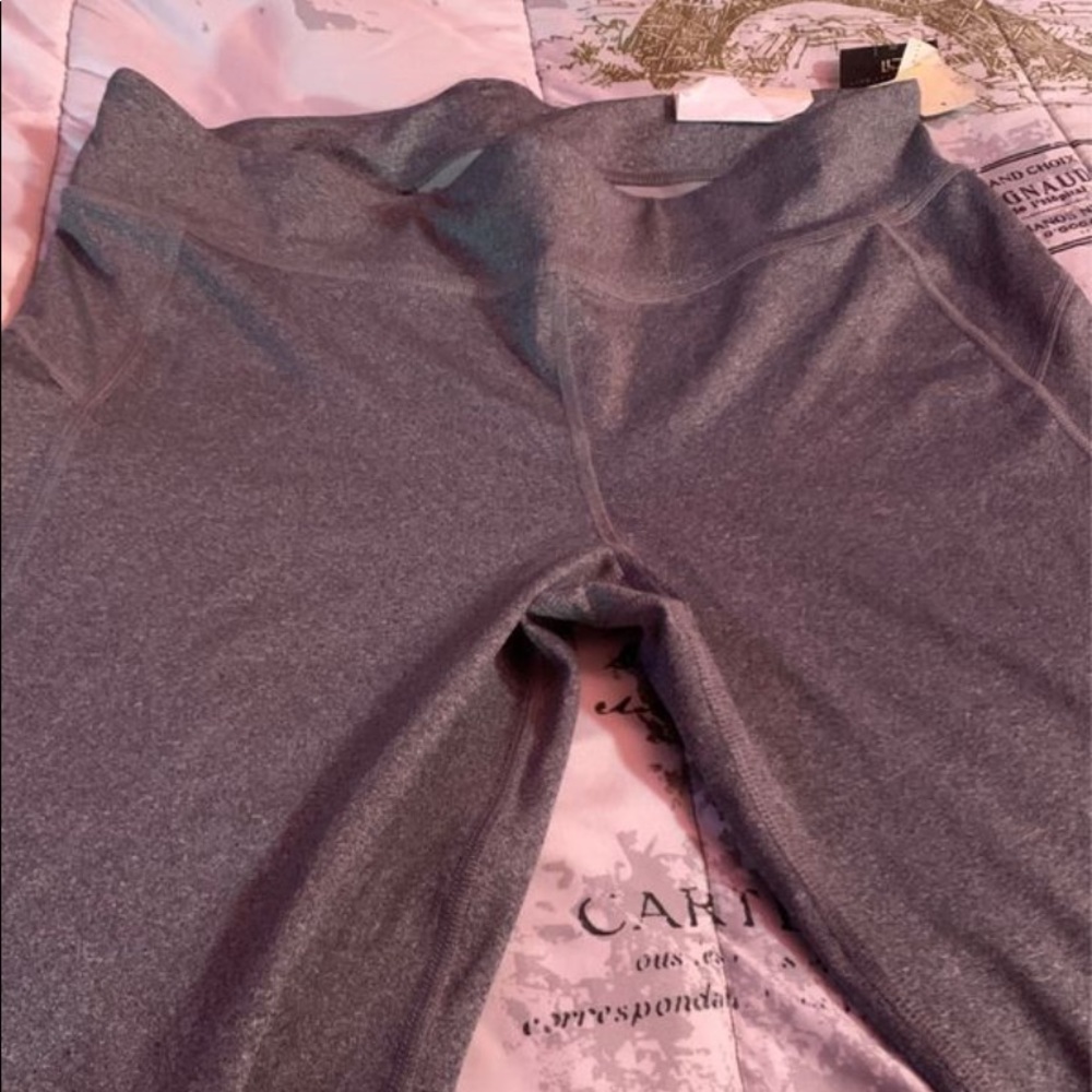 🦋 Gray Leggings 🚨SOLD 🚨